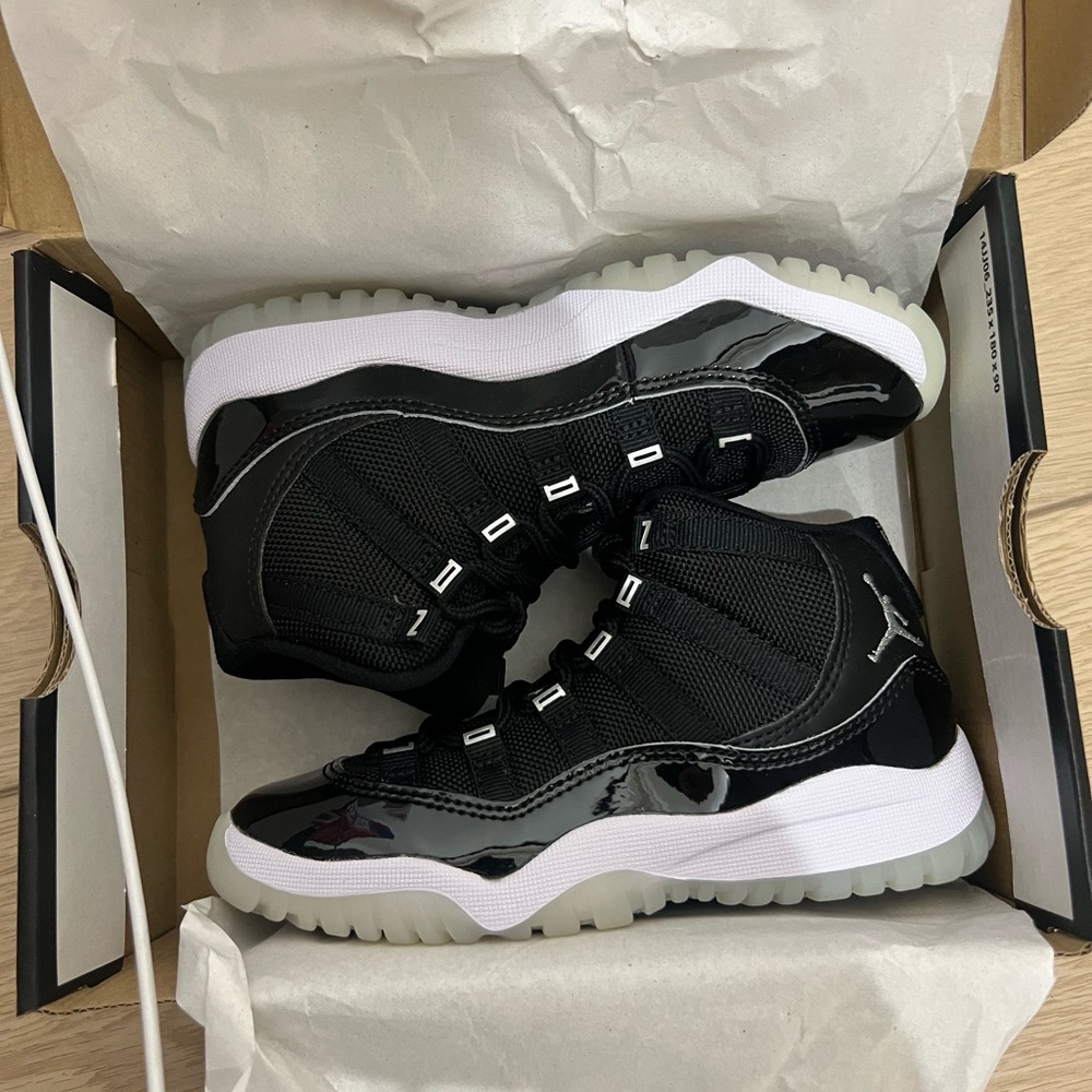 Jordan Retro 11 Black and White Sneakers